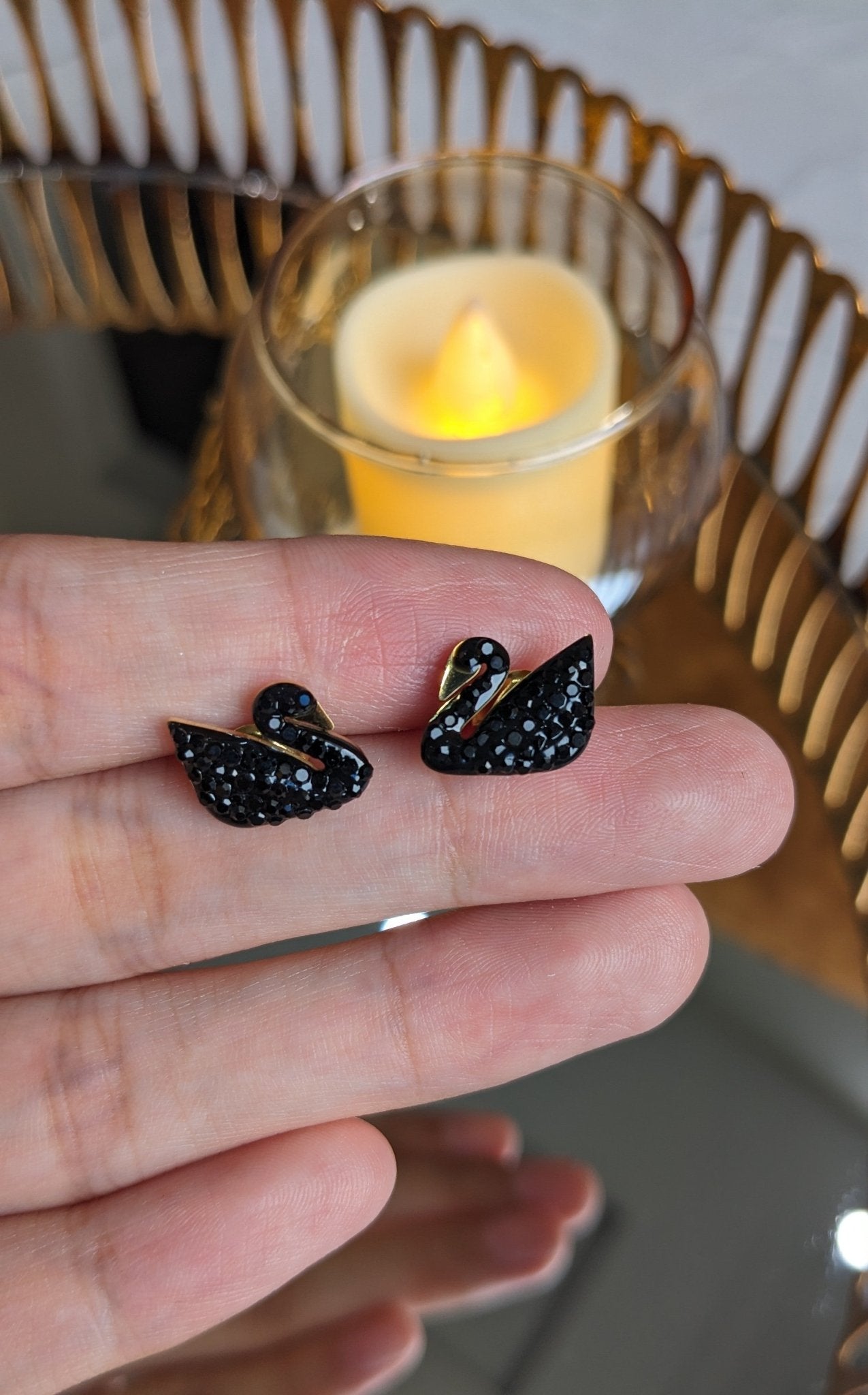 BLACK SWAN EARSTUDS - SIFARA JEWELS