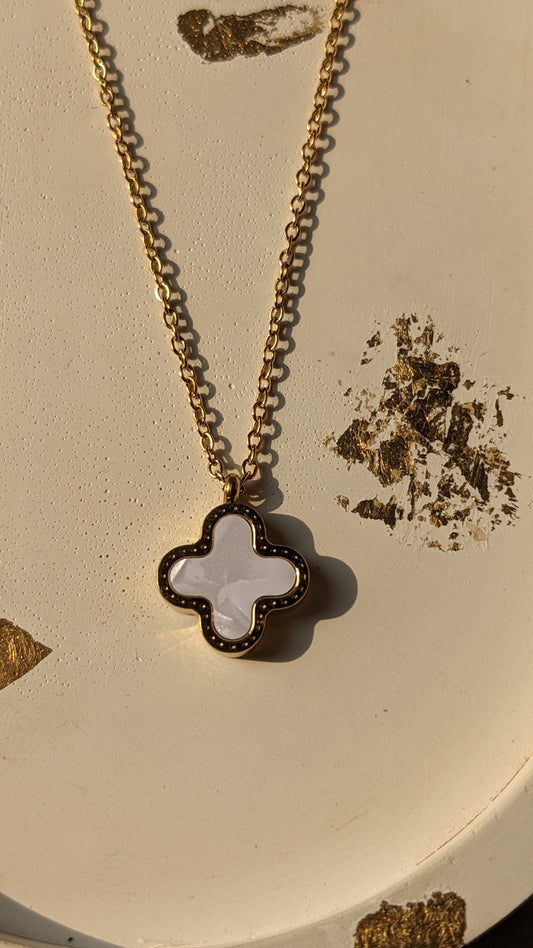 WHITE CLOVER PENDANT