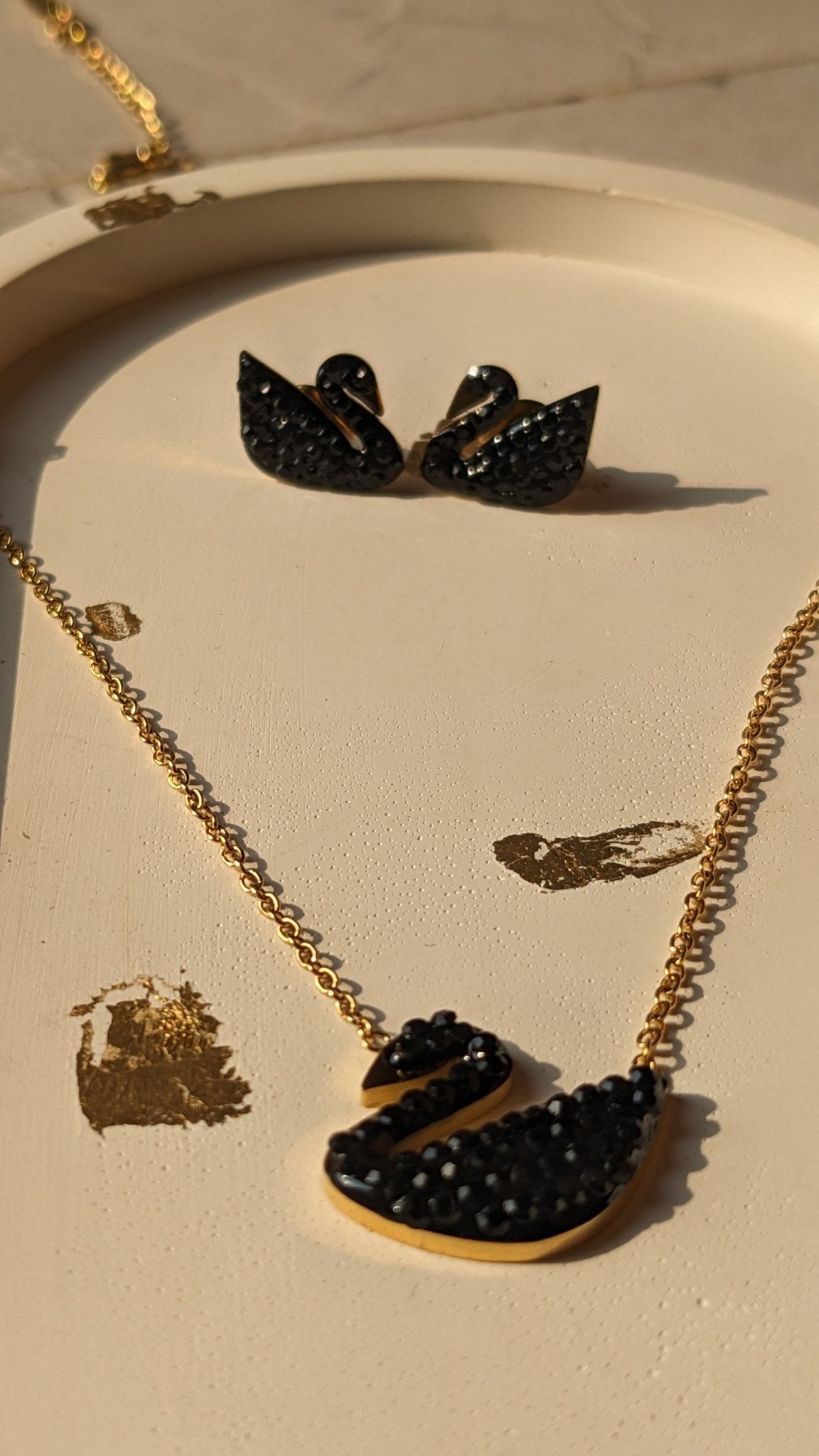 BLACK SWAN NECKLACE SET - SIFARA JEWELS