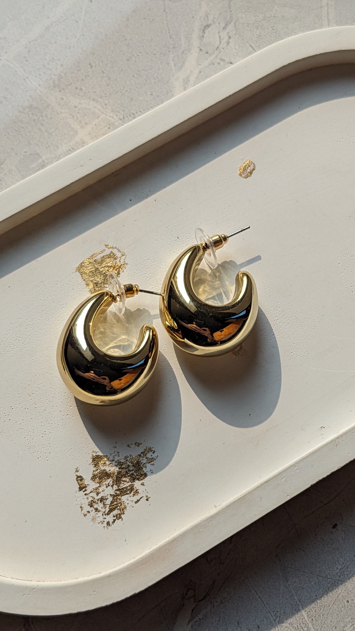 ROUND WATER DROPLET HOOP EARRINGS