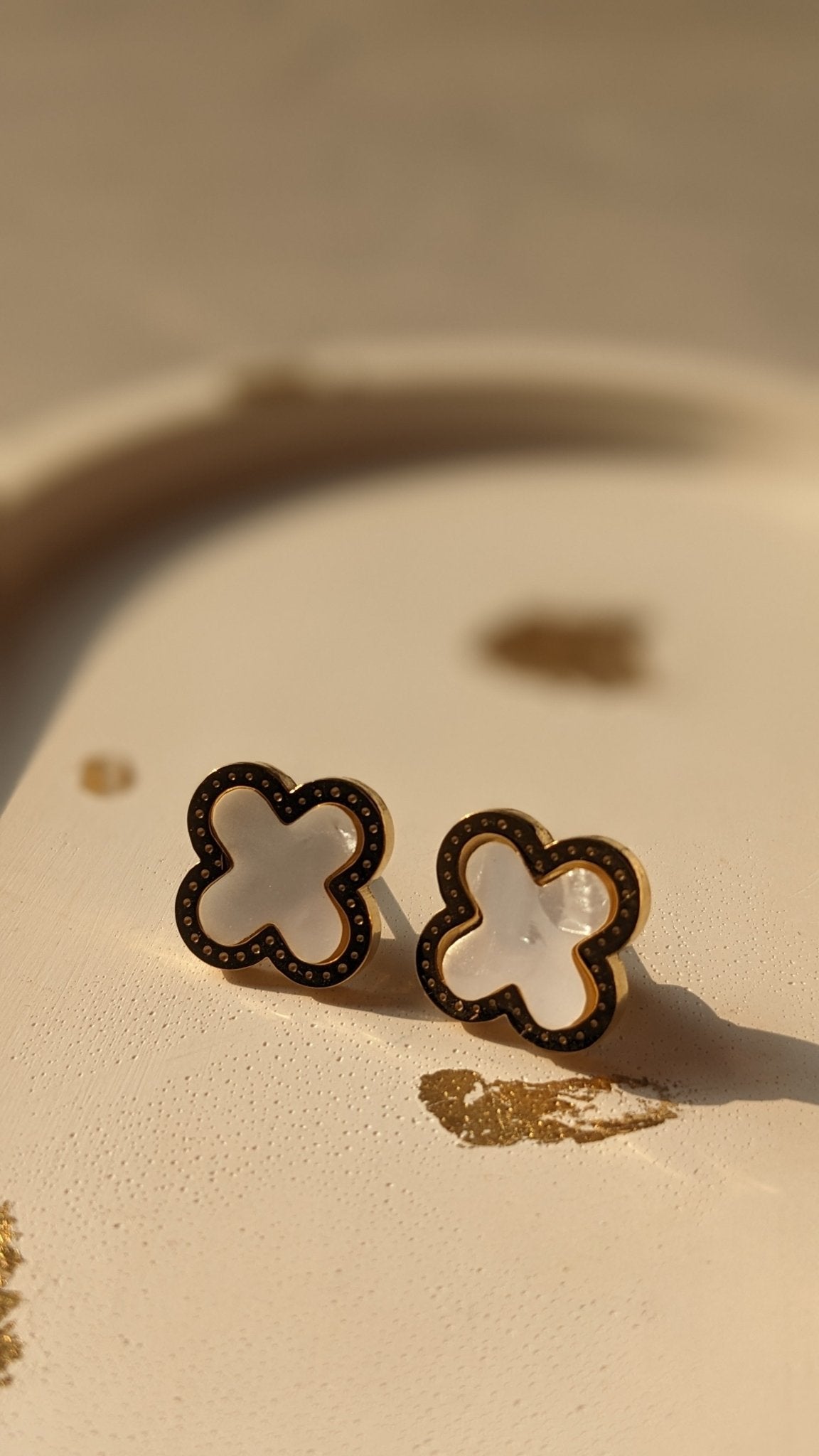 WHITE CLOVER EARSTUDS - SIFARA JEWELS