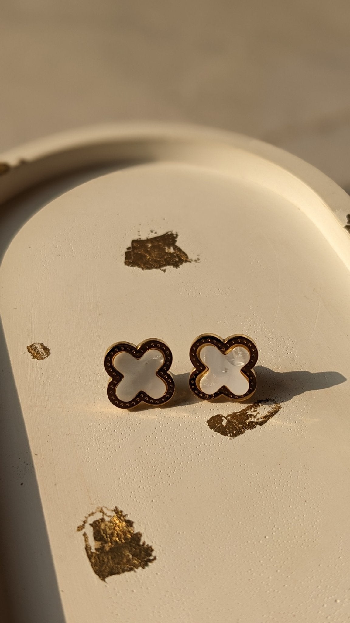 WHITE CLOVER EARSTUDS - SIFARA JEWELS