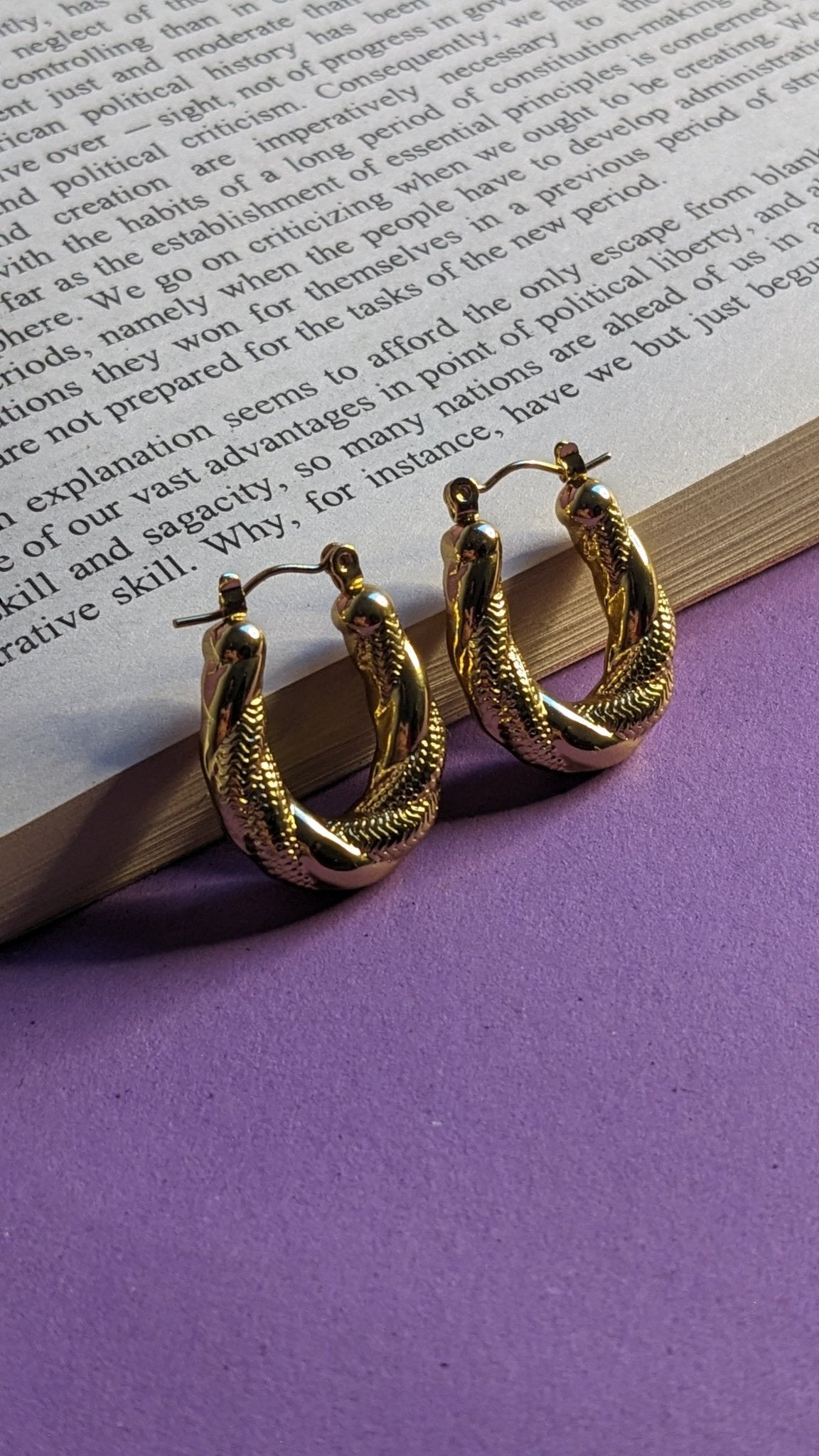 U - SHAPED TWISTED HOOPS EARRINGS - SIFARA JEWELS