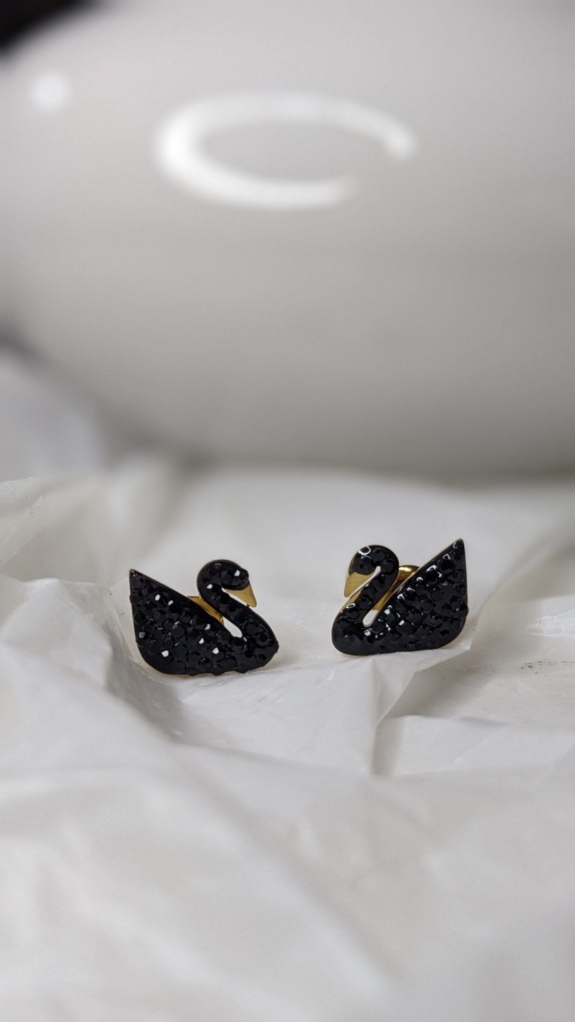 BLACK SWAN EARSTUDS - SIFARA JEWELS