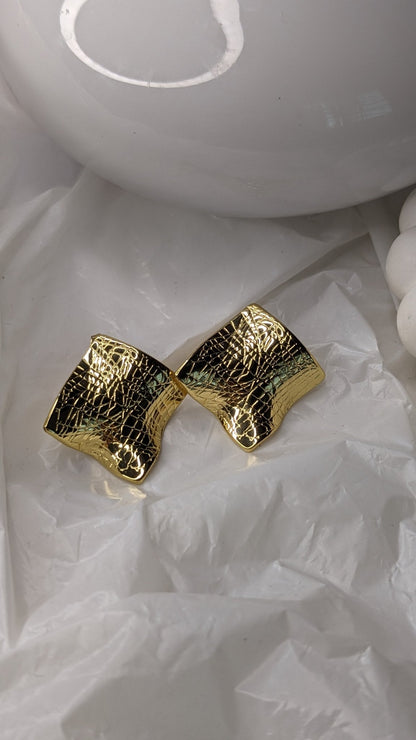 STAINLESS STEEL WAVY STUD EARRINGS - GEOMETRICAL SHAPE - SIFARA JEWELS