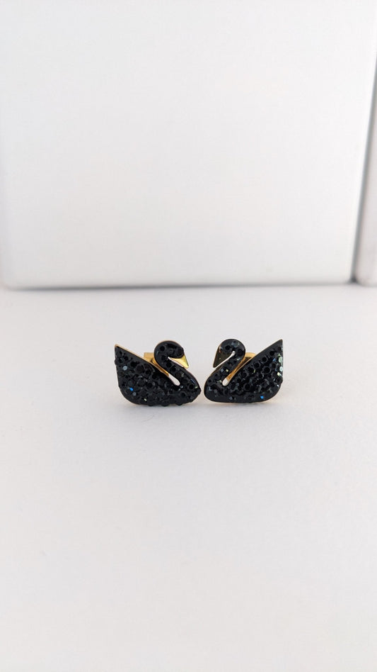 BLACK SWAN EARSTUDS - SIFARA JEWELS