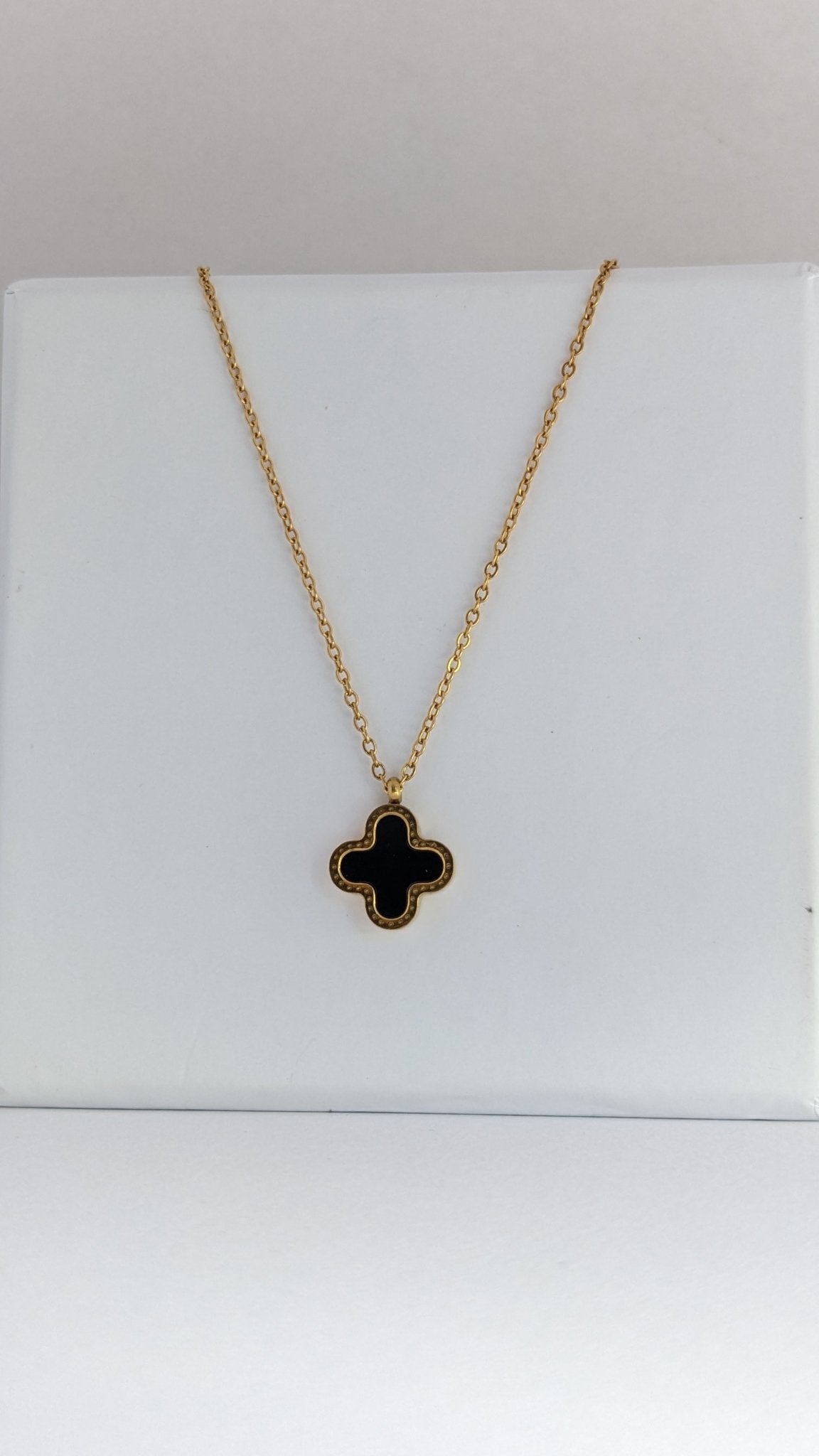 BLACK CLOVER PENDANT - SIFARA JEWELS