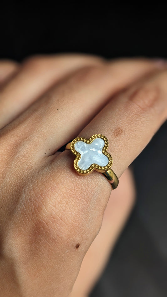 White 4-Leaf Clover Ring