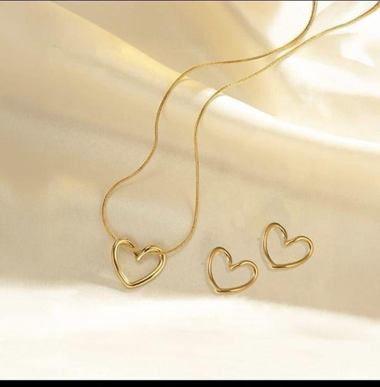 Heart pendant necklace set