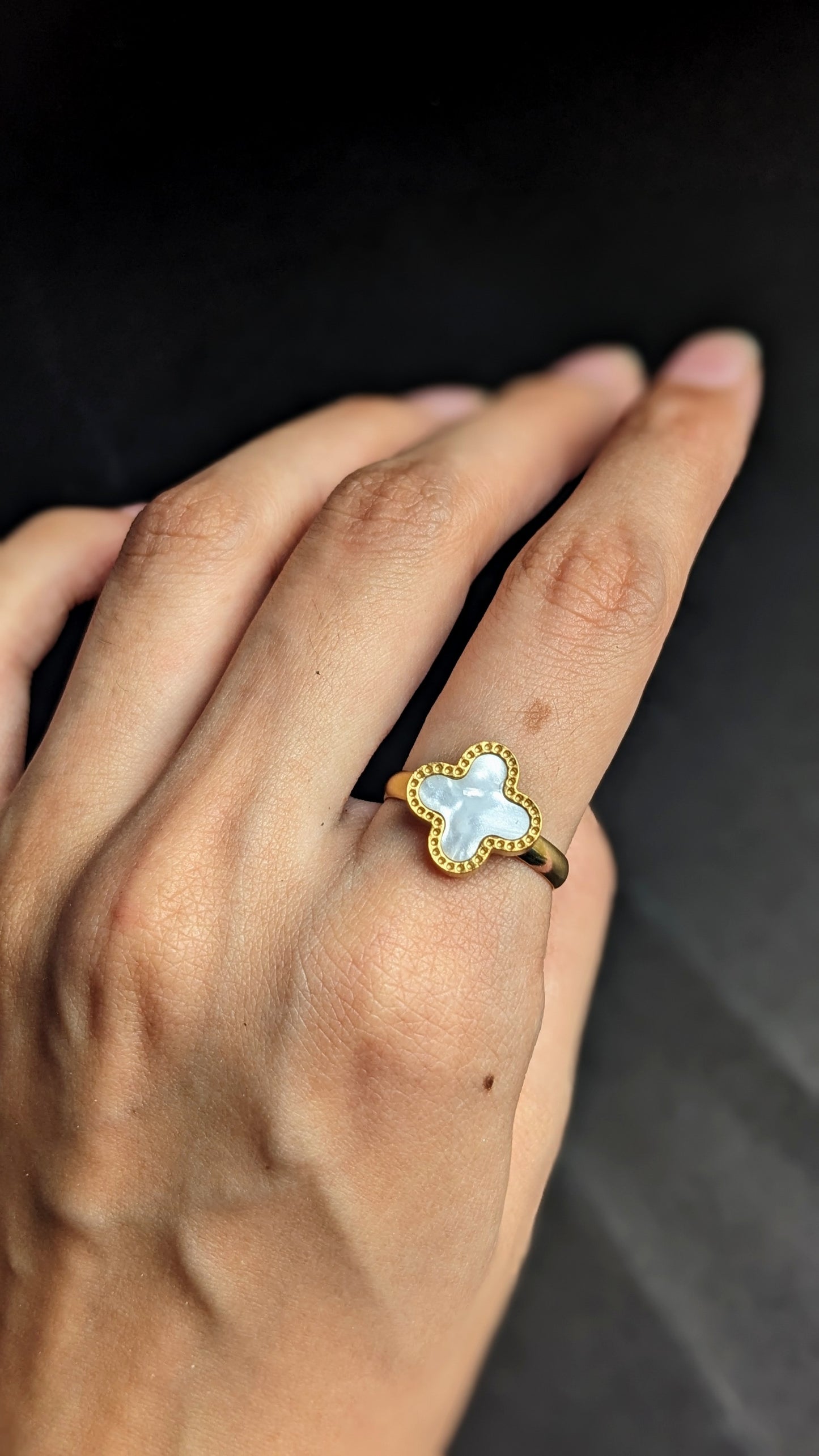 White 4-Leaf Clover Ring
